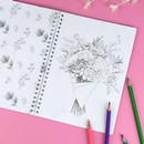 Книжка-раскраска для детей. Серия "Красивая раскраска" " ЦВЕТЫ"150х210 мм, 32 л., блок - офсет 120 г/м?, печать в одну краску, обл - мелованный картон 200 г/м?, гребень по длинной стороне, Феникс+ 72250